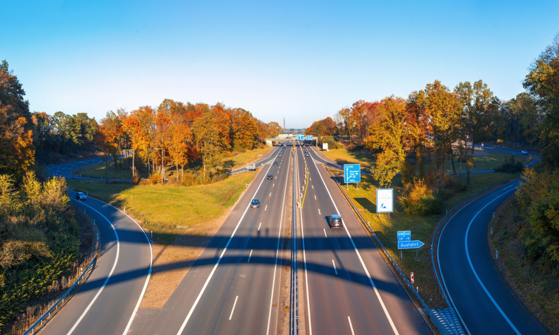 Telekom to double mobile reception speeds on German autobahn by 2027