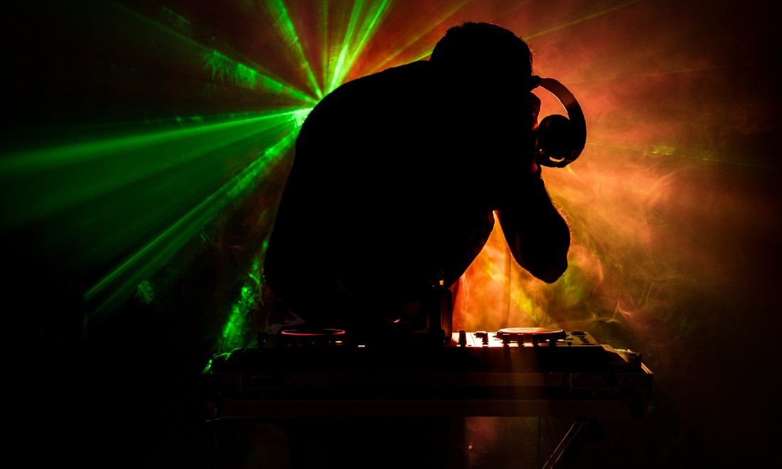 [Video] German nightclub holds world's first drive-in rave