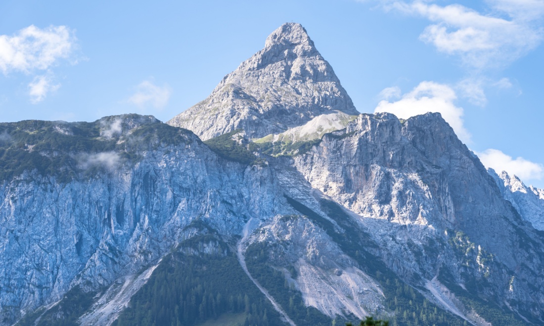 German man dies after being hit by lightning at top of Zugspitze