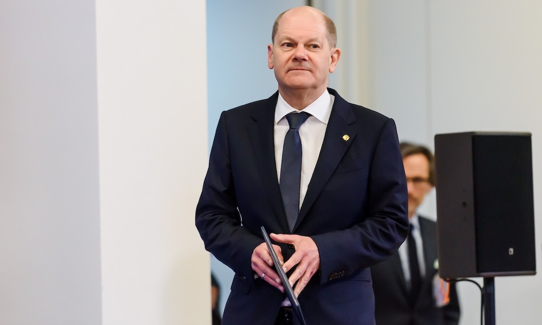 German chancellor arrives in Canada to discuss energy deal