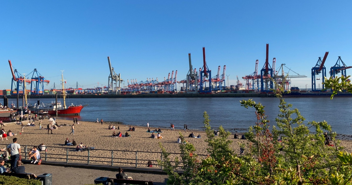 Hamburg should get a river swimming pool, politicians say